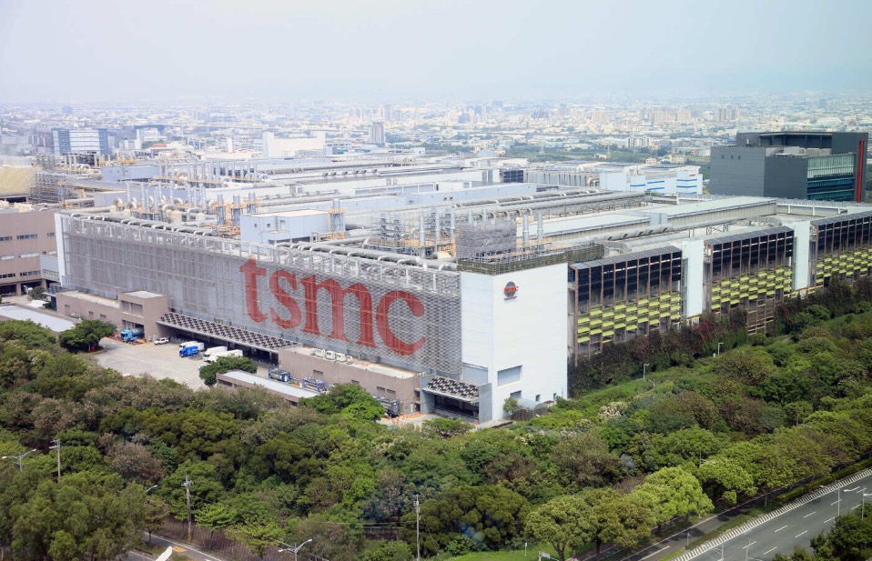 TSMC chịu sức ép từ AI: Nguồn cung chip A18 Pro thiếu hụt, lượng MacBook Neo xuất xưởng có thể giảm tới 40% - Ảnh 2.