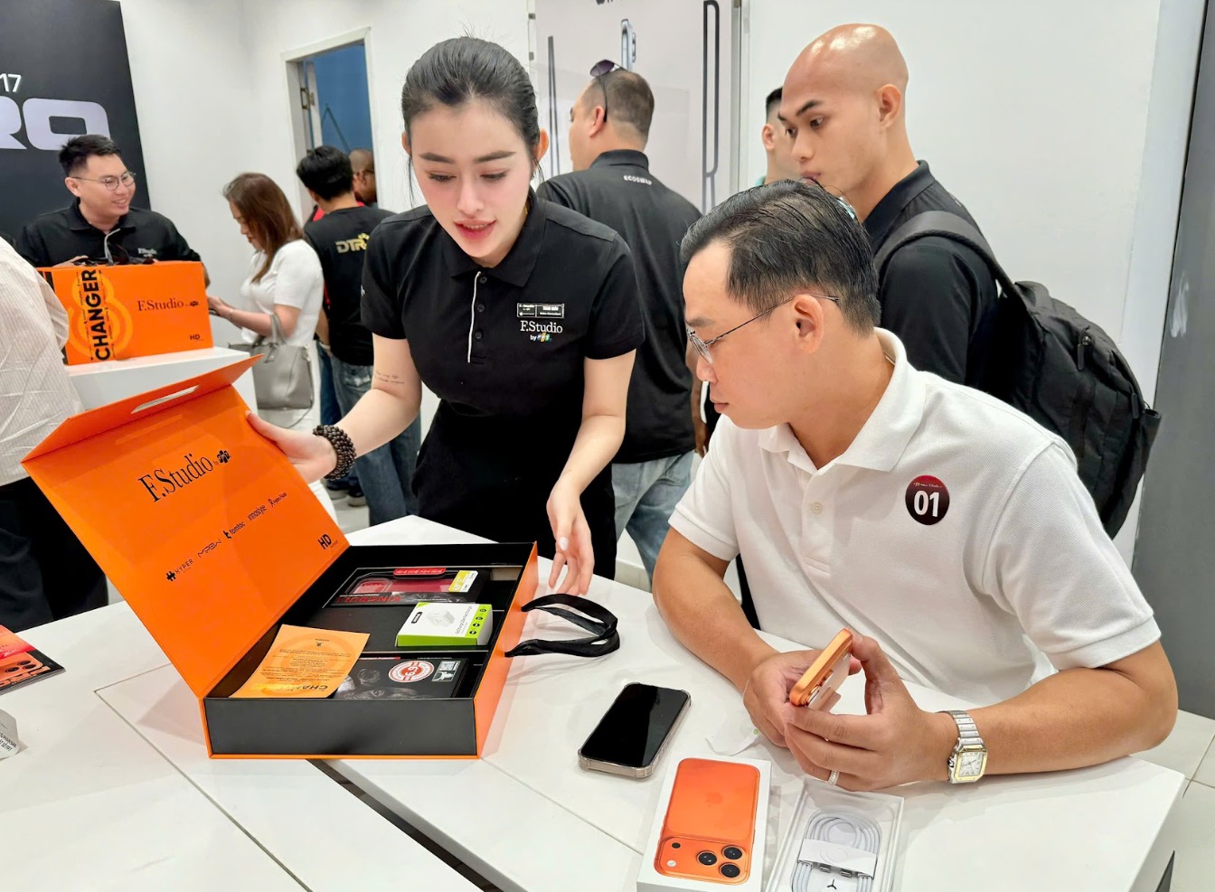 Vì sao iPhone Pro và Pro Max vẫn áp đảo tại Việt Nam dù giá ngày càng cao? - Ảnh 4.
